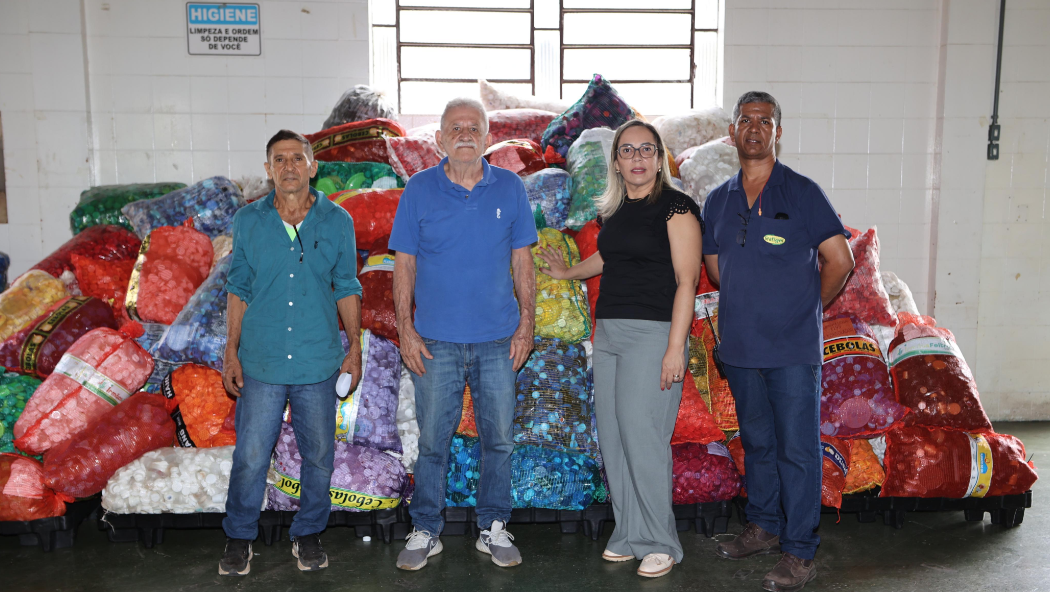 SIMPLAGO realiza nova entrega do Projeto Tampinha Legal